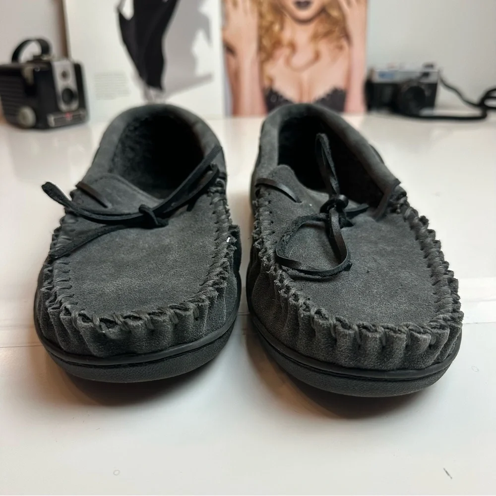 Minnetonka Men’s gray Moccasin Loafers Size 8M | Quiet Luxury Slip-On Shoes